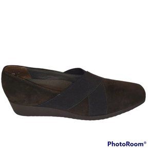 Munro American Zena Brwn Suede Slip-On Walking Wedge Black Elastic Crossing Gore